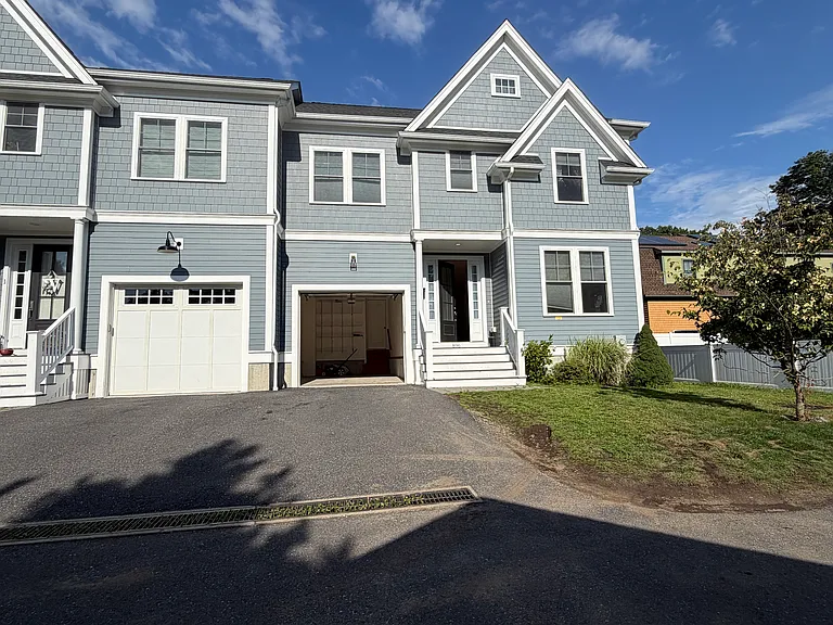896 Chestnut St #2 — Photo 1