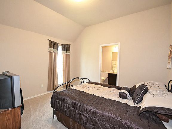 2nd image of 1915 Amber Trail Ln