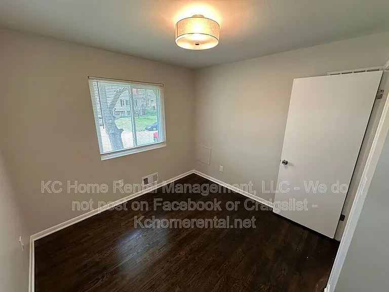 5012 Powell Ave — Photo 11