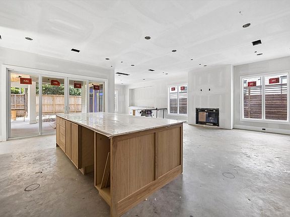 5th image of 955 W 42nd St