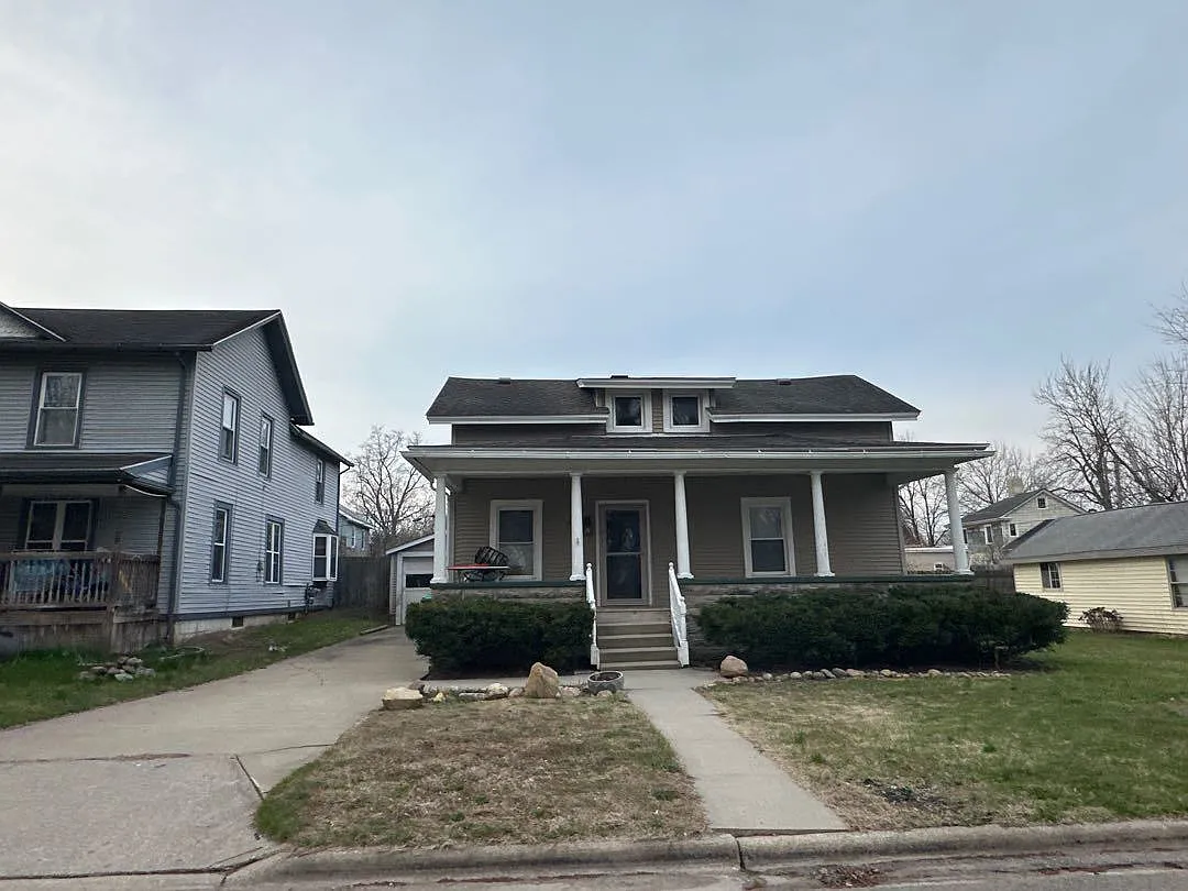 215 Brown St photo 1