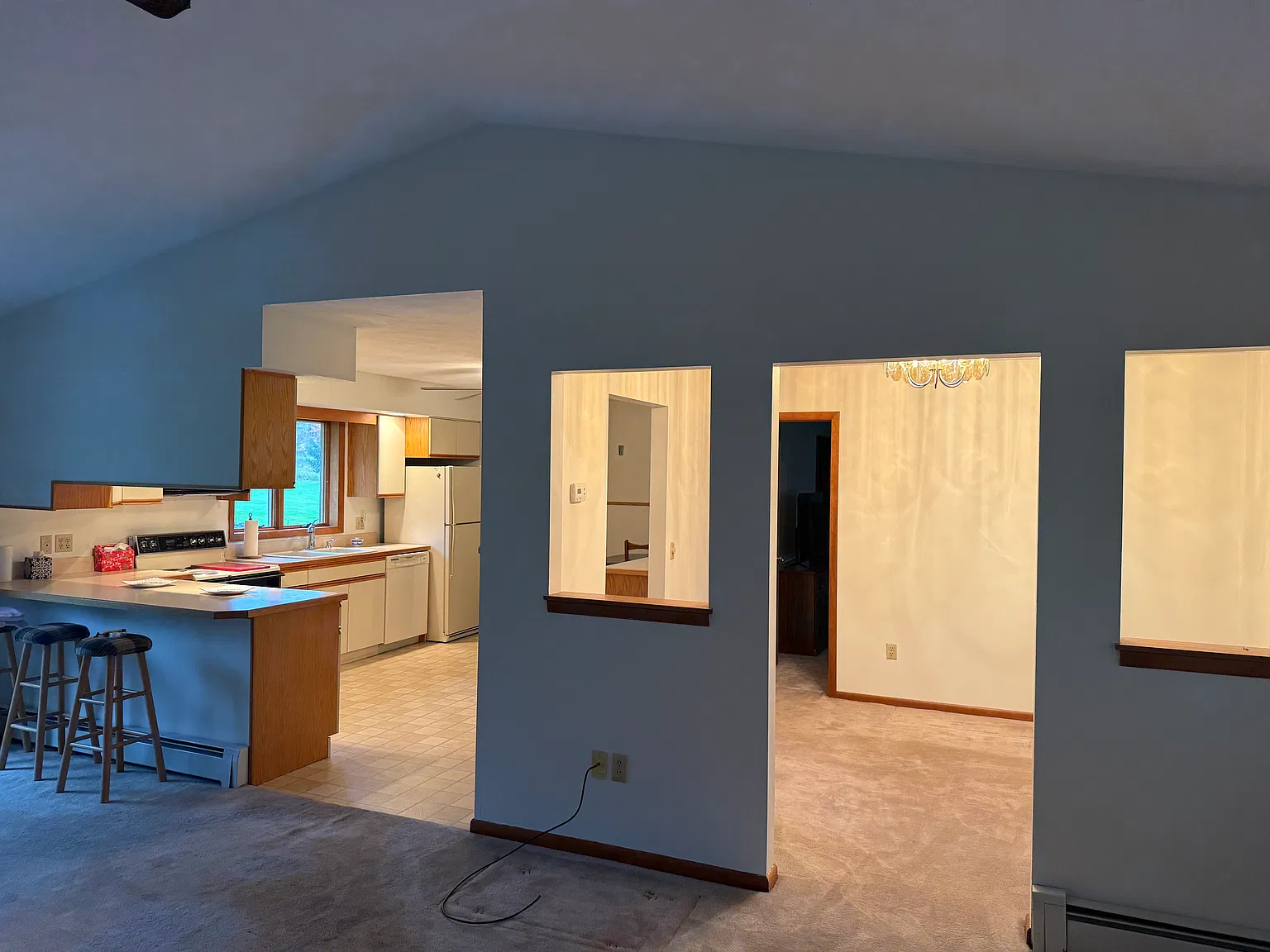 3 bed, 2.5 bath, 1392 sqft, $2,400 — Photo 3