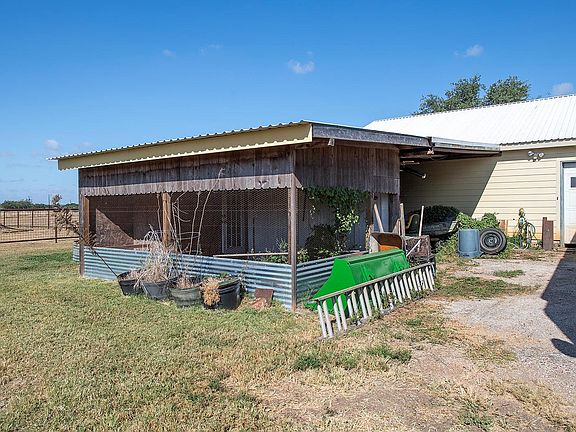 5th image of 1833 County Road 305