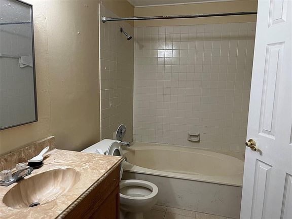 4th image of 1821 Racquet Ct #1821