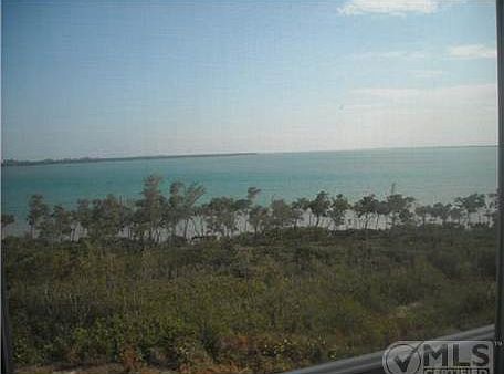 4th image of 22 Harbour Isle Dr #Penthouse 1