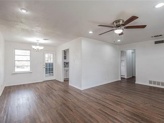 4th image of 6709 Flo Ct