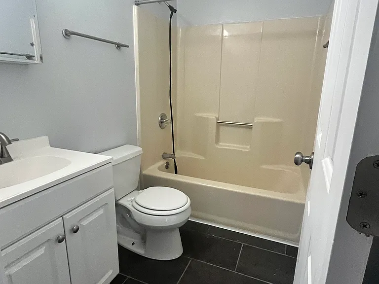 211 Hayter Dr — Photo 32