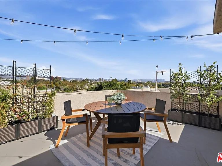 12321 Ocean Park Blvd #18 — Photo 20