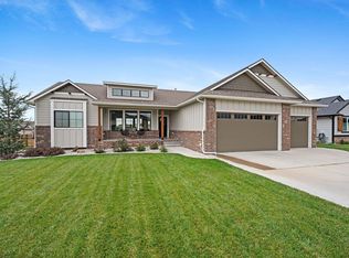 290 S Wellcrest Cir, Goddard, KS 67052