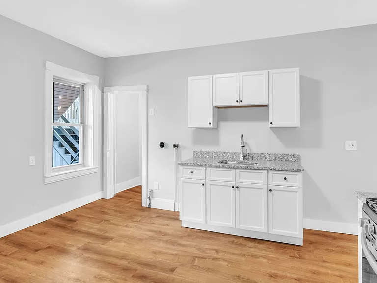 863 Chicopee St #1L — Photo 4