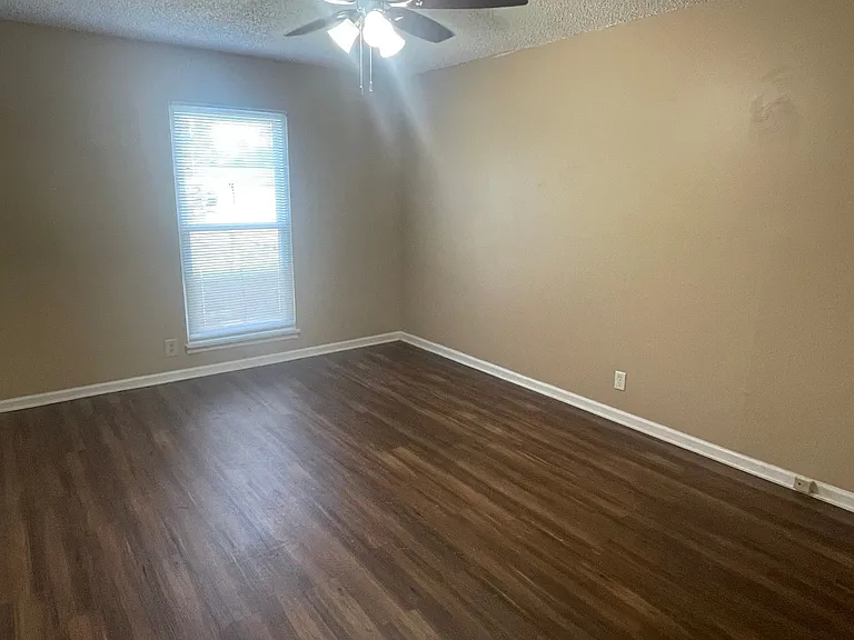 438 Roger Williams Ave — Photo 3