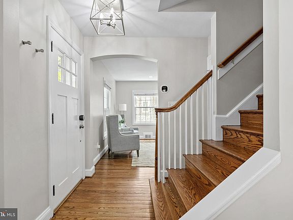 4th image of 894 N Kentucky St