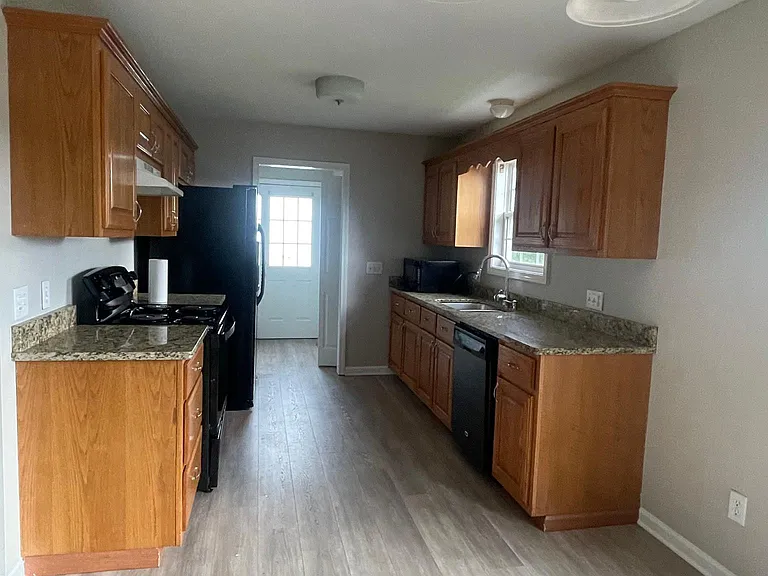 2819 Faith Ln — Photo 33