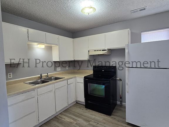 3rd image of 1326 S Vine St #2