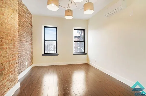 Rented by EXR | media 18