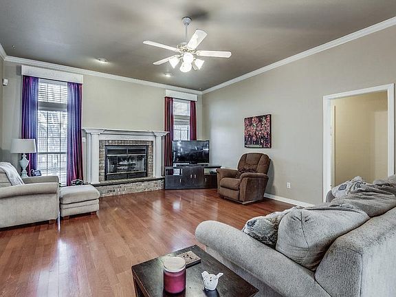 5th image of 523 Gingerbread Ln