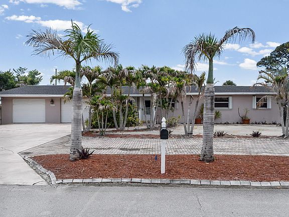 3rd image of 18989 SE Hillcrest Drive
