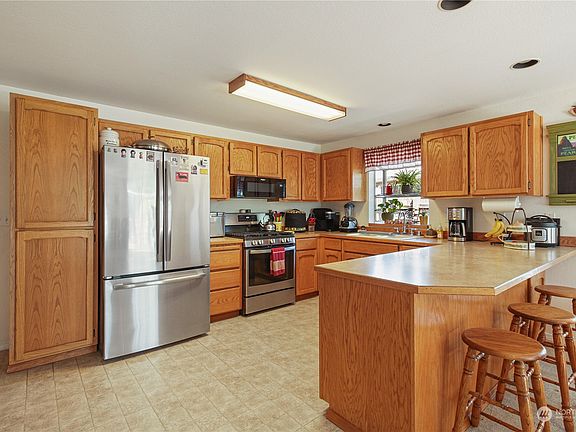 4th image of 8019 57th Drive NE