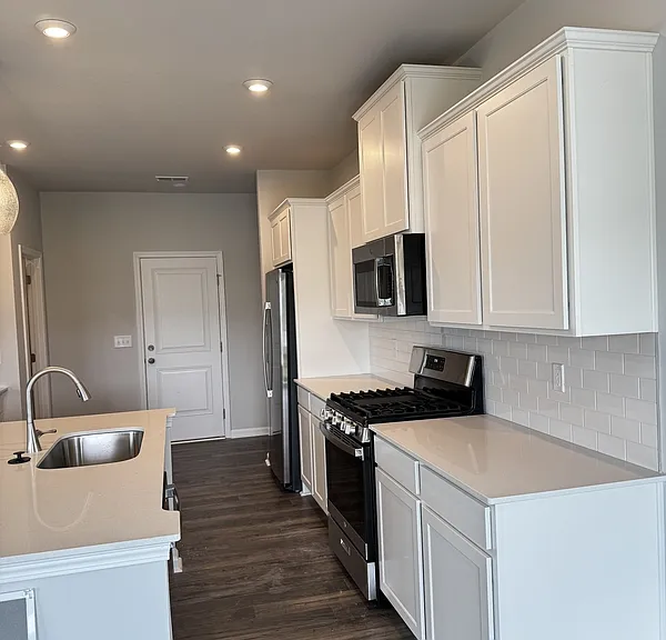 142 Gervais Cir — Photo 4