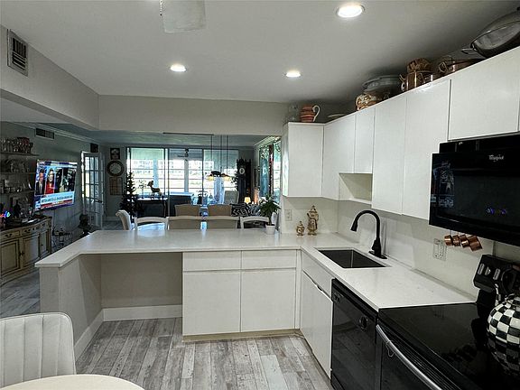 5th image of 2601 S Palm Aire Drive #112