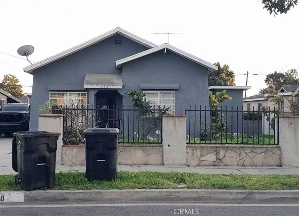 1st image of 3138 W 109th St