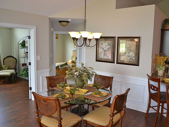 4th image of 81 Saddleridge Circle