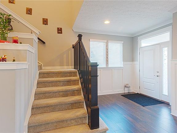 3rd image of 15813 Oakhurst Ln