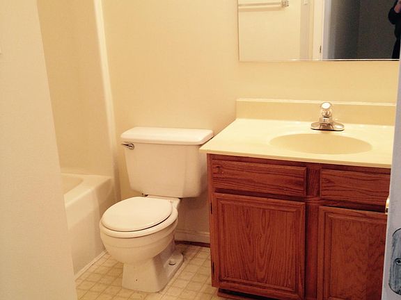 4th image of 36 Robindale Dr