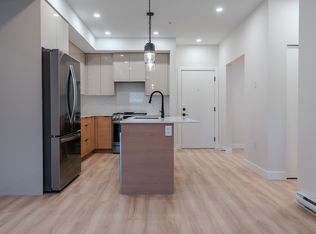 15353 17th Ave #409, Surrey, BC V4A9G4