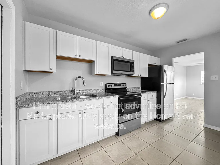 4903 S 85th St — Photo 9
