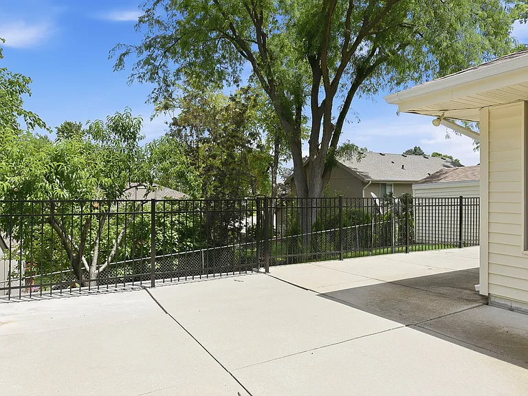 2217 S 164th Cir — Photo 32