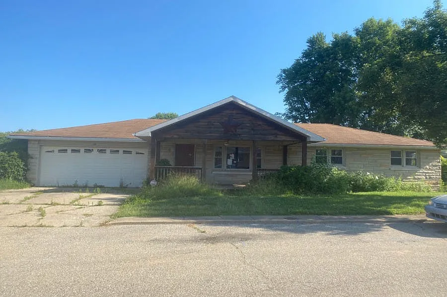 490 Virginia St photo 1