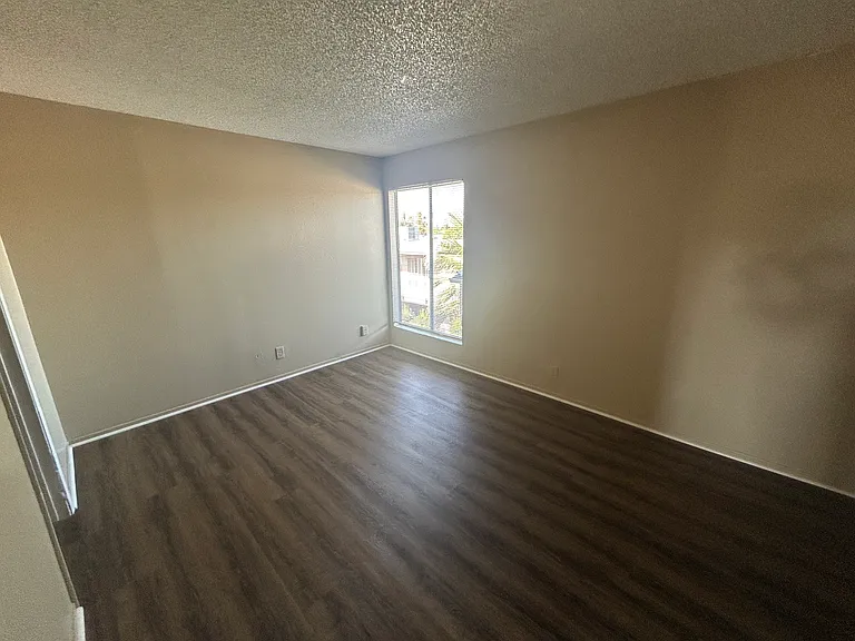 Glenn Apartments — Photo 13