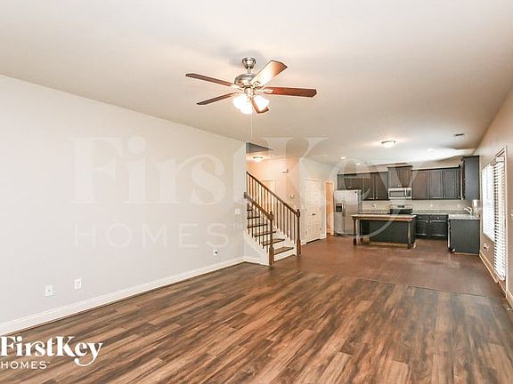 2nd image of 835 Sassafras Ln
