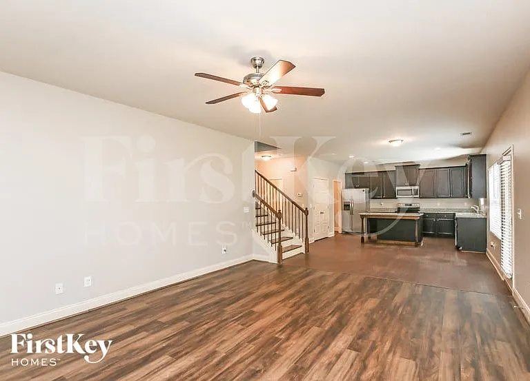 835 Sassafras Ln — Photo 2