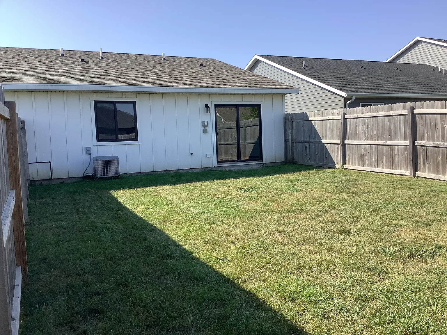 2 bed, 1000 sqft, $1,640 — Photo 2
