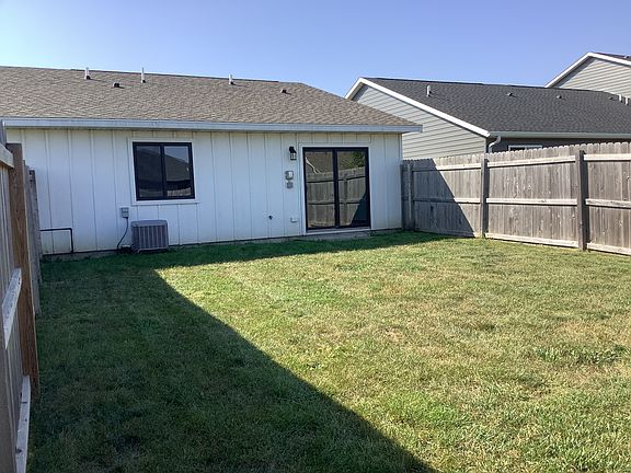 2nd image of 1120 E 4th St