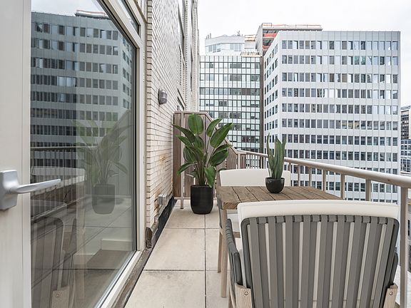 3rd image of 116 John St APT 2311