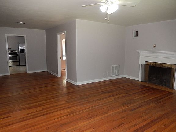 4th image of 2309 Amelia Cir