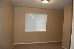 5th image of 631 Oak Briar Dr
