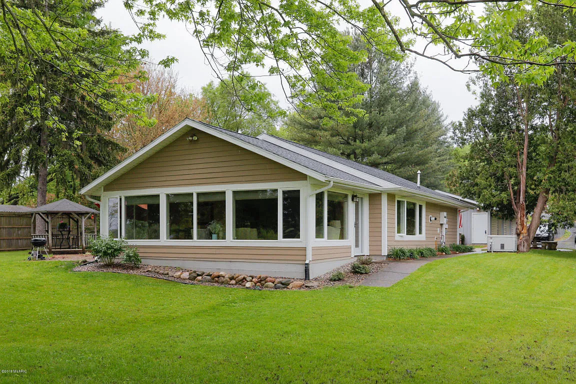 5398 Paradise Rd E photo 1
