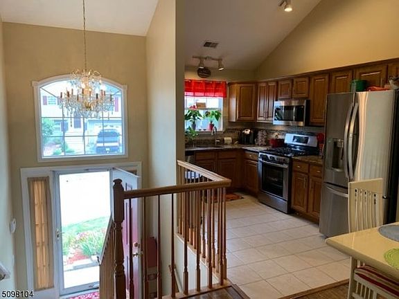 4th image of 25 Oak Point Dr #25