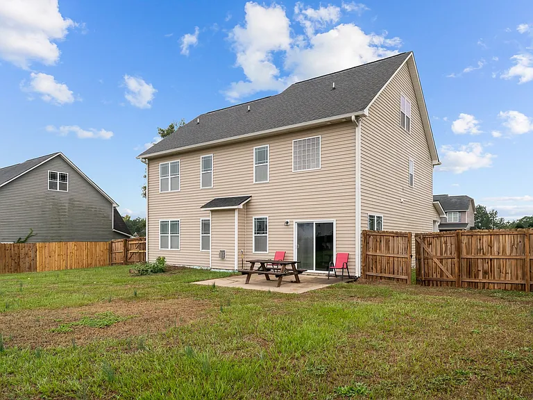 133 Lockwood Dr — Photo 35