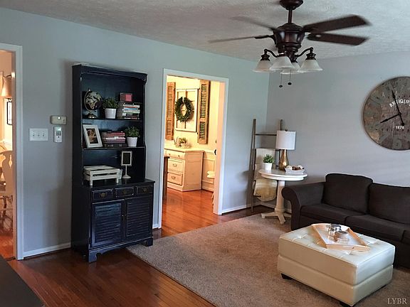 2nd image of 32 Poplar Terrace Dr