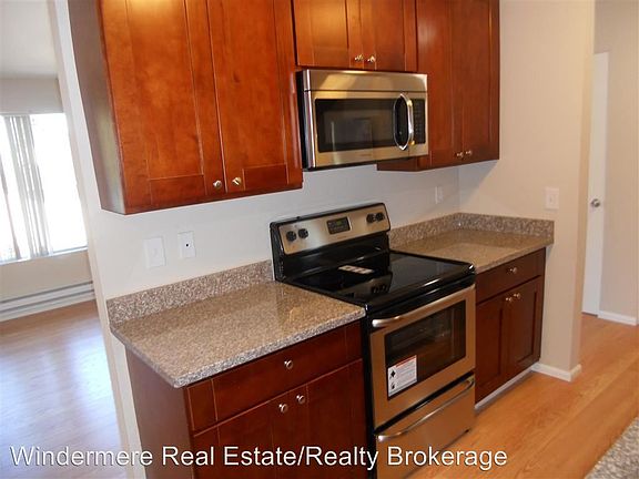 5th image of 3326 Lombard Ave APT 34
