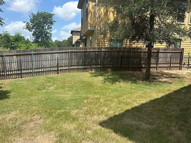 7233 Menchaca Rd #17 — Photo 37