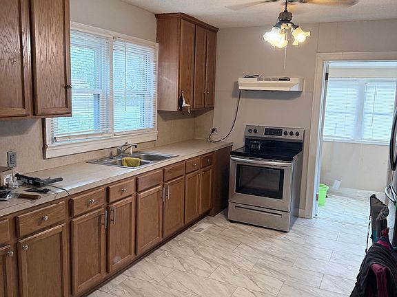 2nd image of 703 Essex Rd