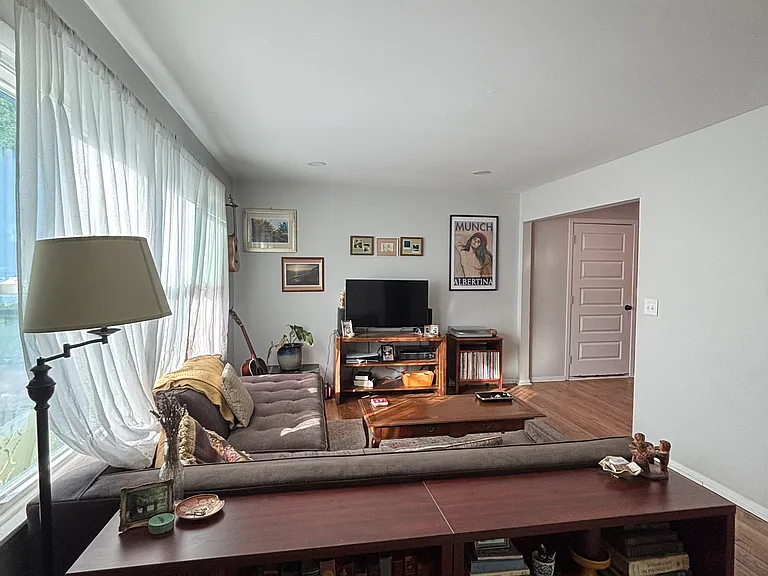 380 Ruth St — Photo 6