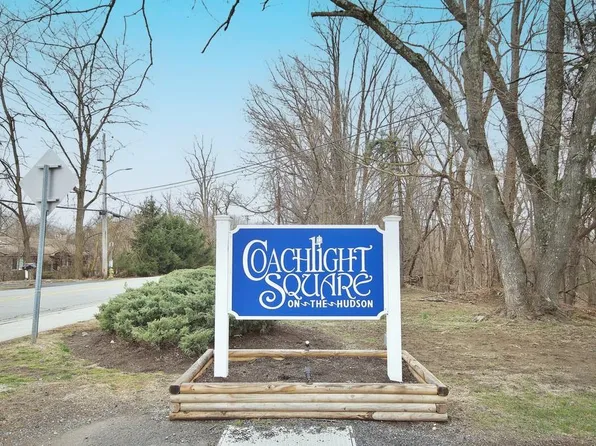 252 Coachlight Square Square #252, Montrose, NY 10548