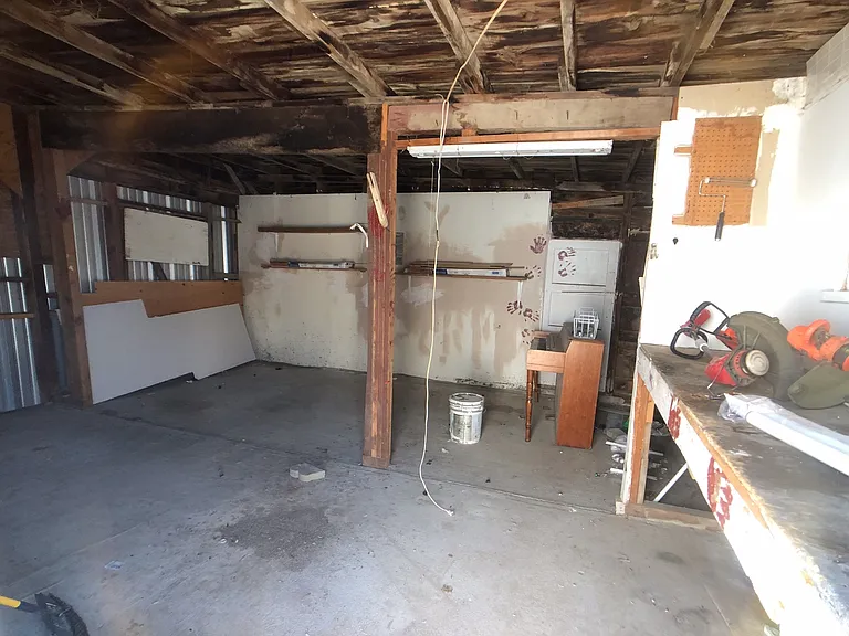 441 Hazelton St — Photo 14
